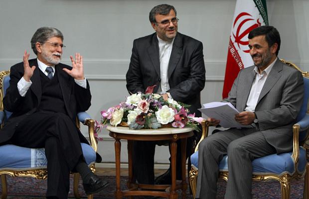 ahmadinejad-amorim-620-400-afp-original.jpeg