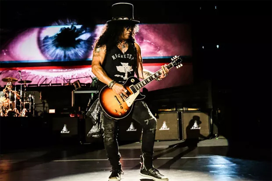 O guitarrista Slash da banda Guns N' Roses, durante show em S&atilde;o Paulo