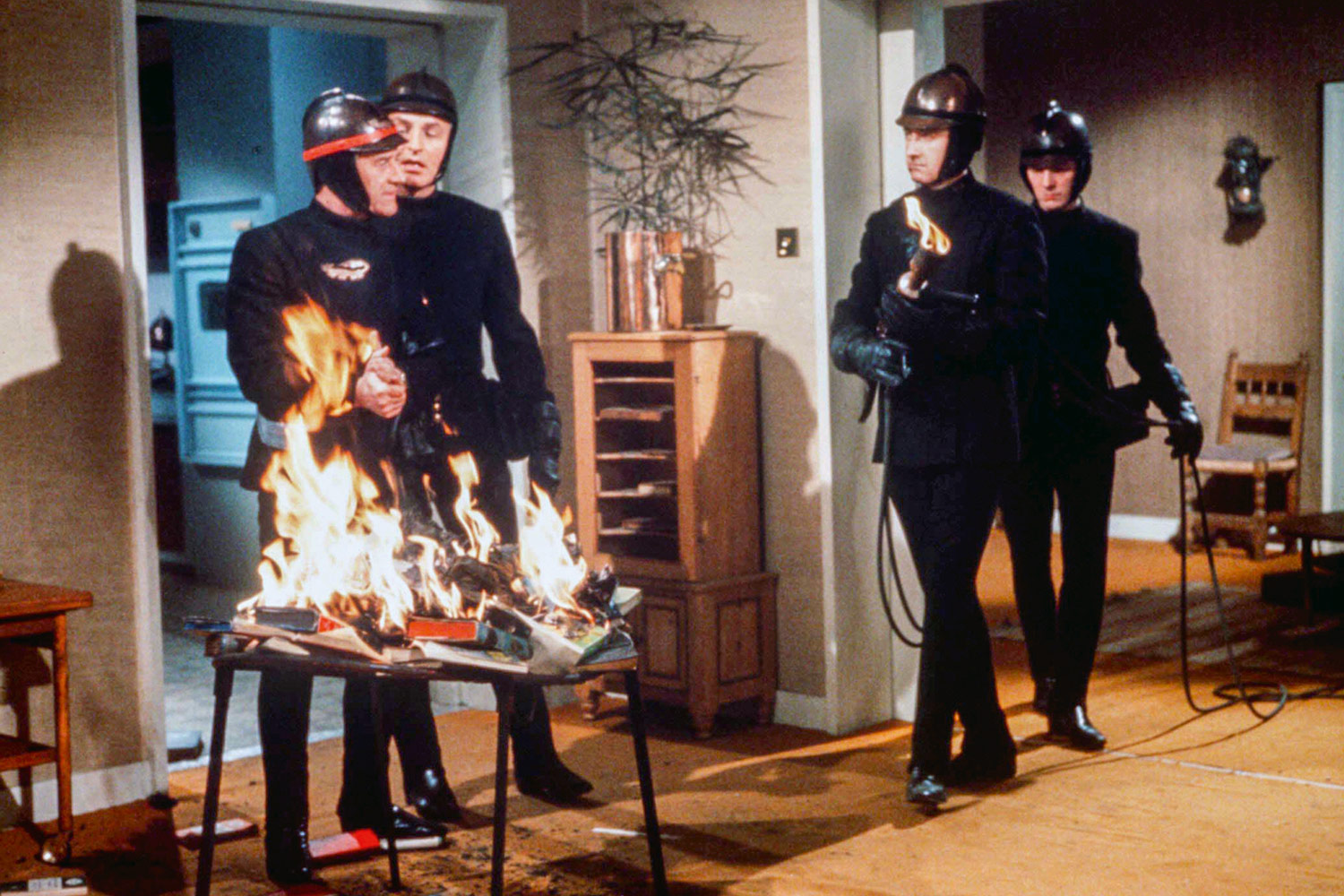 FILME-FAHRENHEIT-451—1966