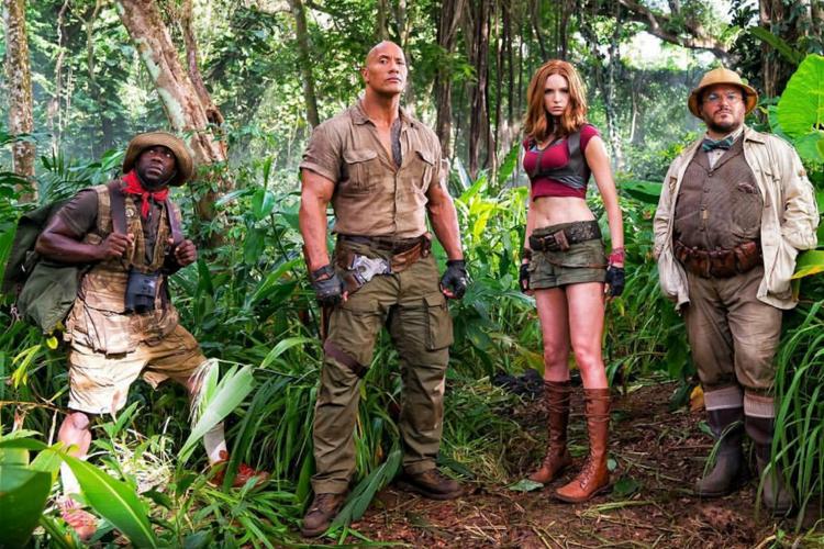 Jumanji: Dwayne Johnson é nerd adolescente em trailer