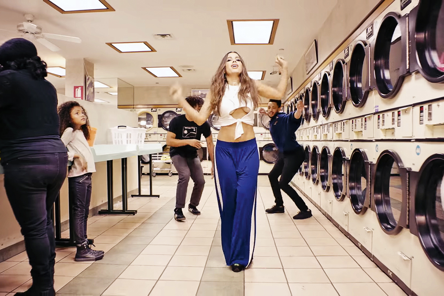 ANITTA-VIDEO-PARADINHA