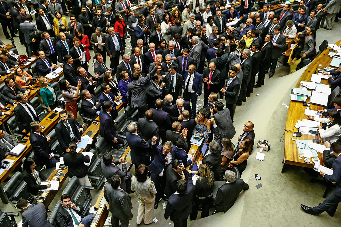 FARTURA&ensp;Deputados desfrutam mordomias impens&aacute;veis para a popula&ccedil;&atilde;o: a renda mensal supera 83&thinsp;000 reais