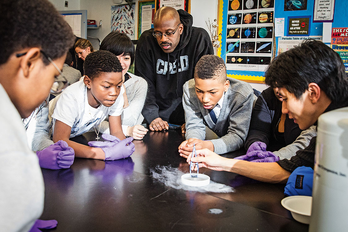 Bye-bye, viol&ecirc;ncia &ndash; Escola do Harlem, em Nova York: bom exemplo de como &eacute; poss&iacute;vel resgatar a paz para ensinar
