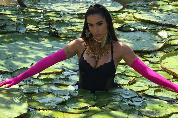 Anitta lança novo clipe gravado no meio da floresta Amazônica