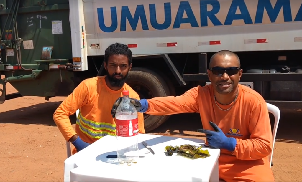 Garis fazem tutorial de descarte de lixo e viralizam