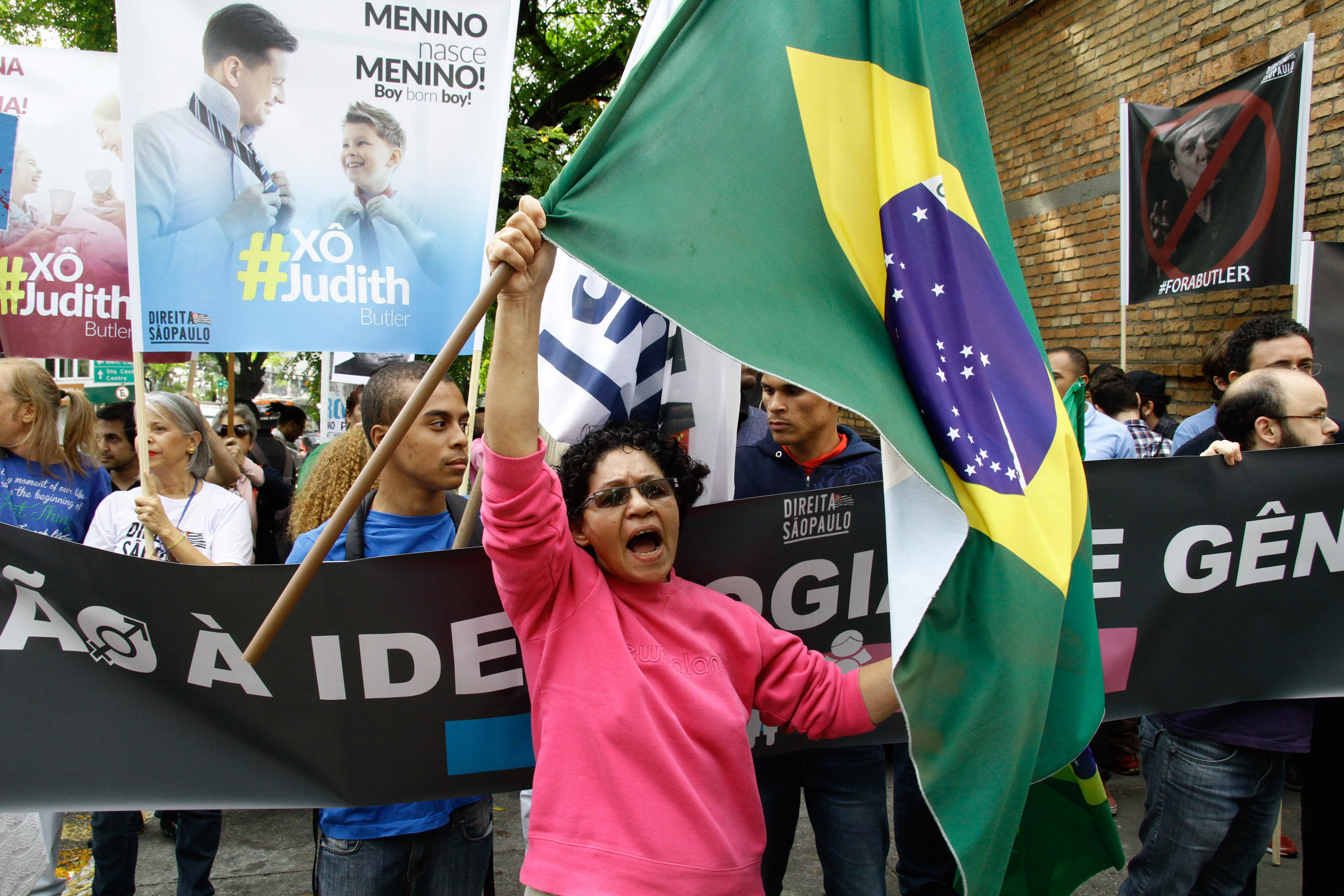 Ato contra e a favor de Judith Butler em SP