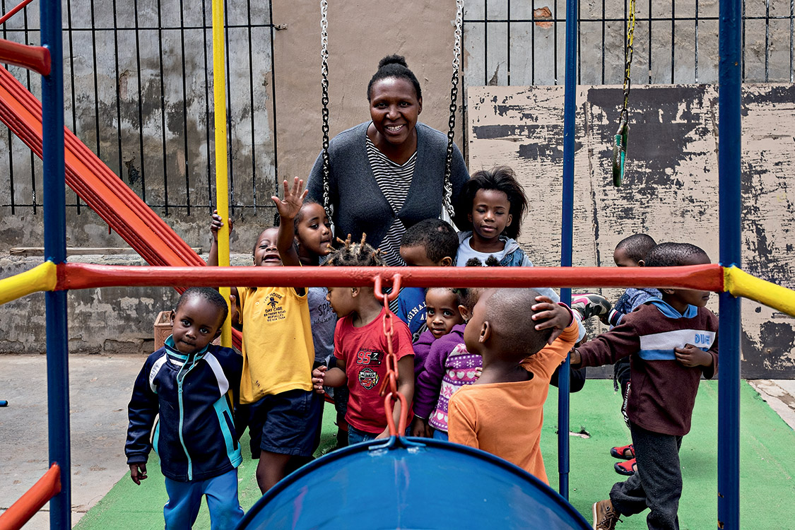 Um bom empurr&atilde;o &ndash; Julia, em sua creche: dinheiro do governo pode ajudar a impulsionar a qualidade