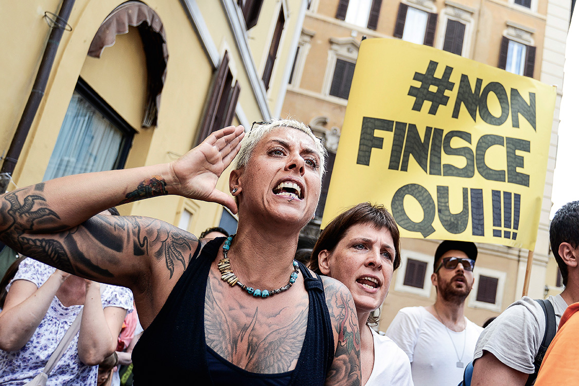 A causa &ndash; Em 2017, protesto na Pra&ccedil;a Montecitorio, em Roma, contra a vacina&ccedil;&atilde;o: ignor&acirc;ncia e desinforma&ccedil;&atilde;o