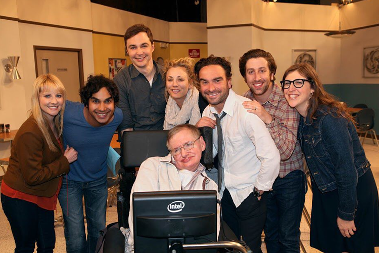 ‘Big Bang Theory’: veja homenagem a Stephen Hawking cortada da série