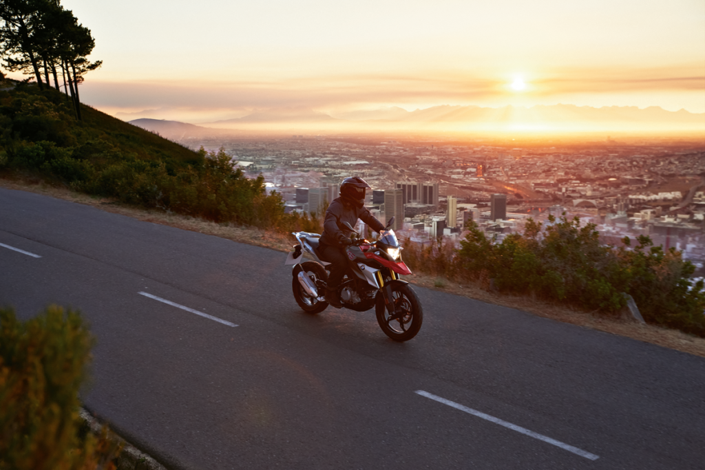 Grife acessível: nova motocicleta da BMW une economia e potência