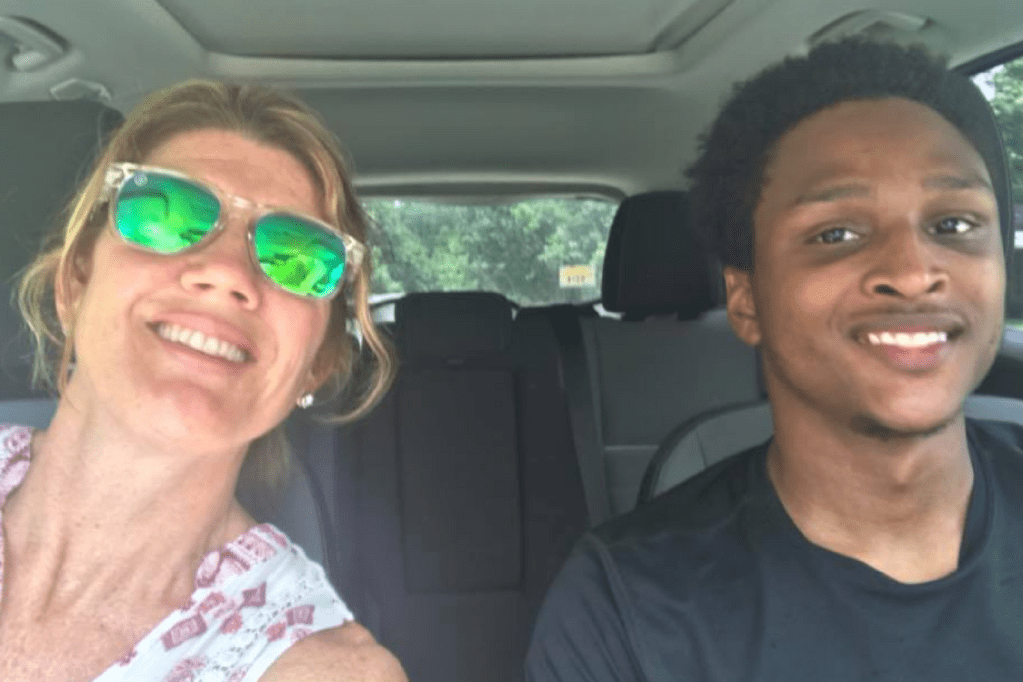 Jovem anda 32 km para não faltar ao trabalho e ganha carro do chefe