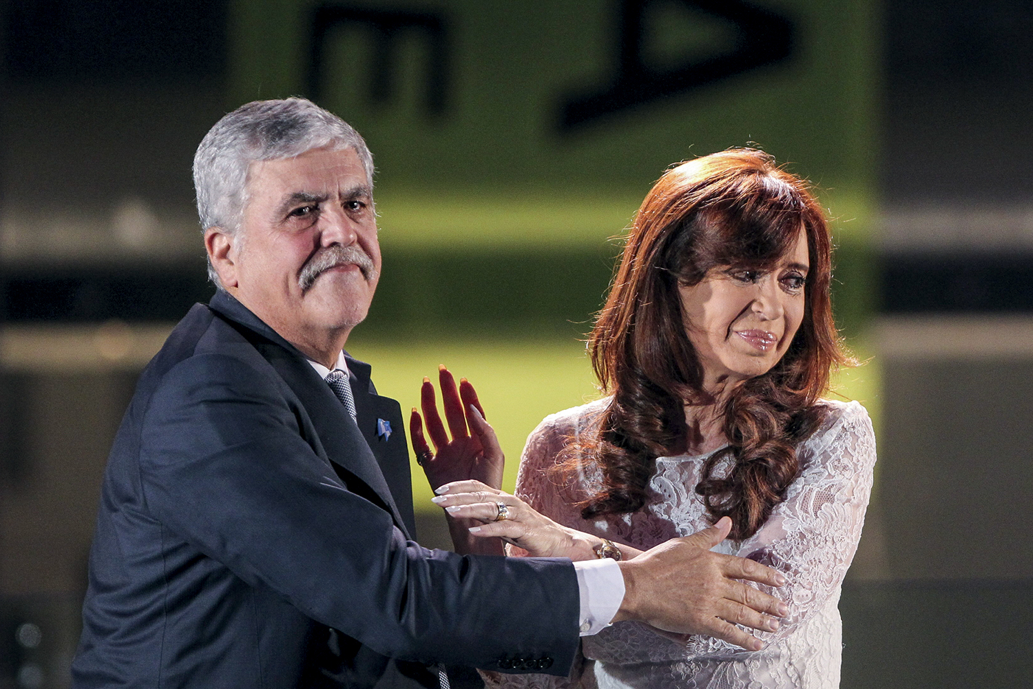 Com o primo na fogueira