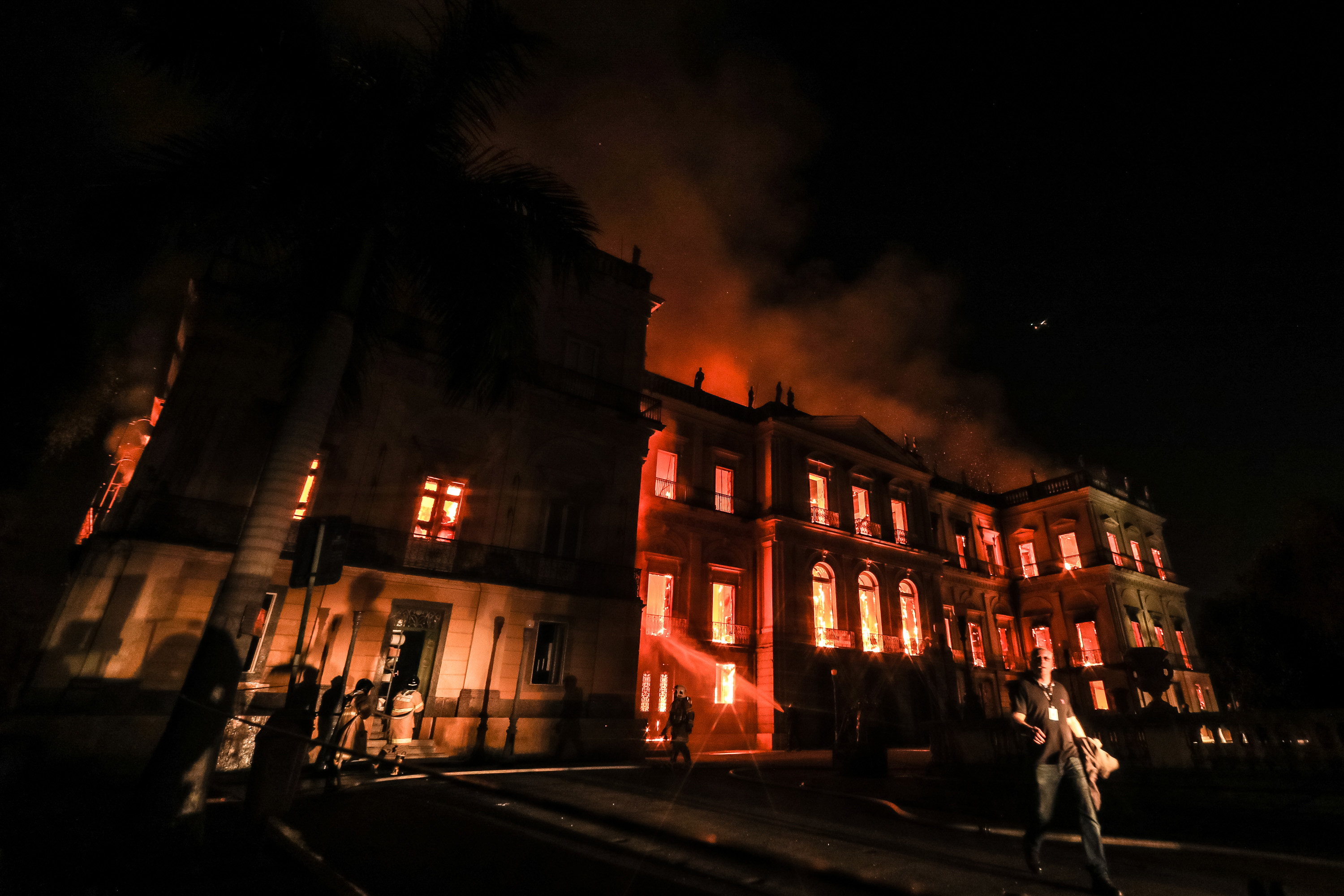 Incêndio destrói prédio do Museu Nacional