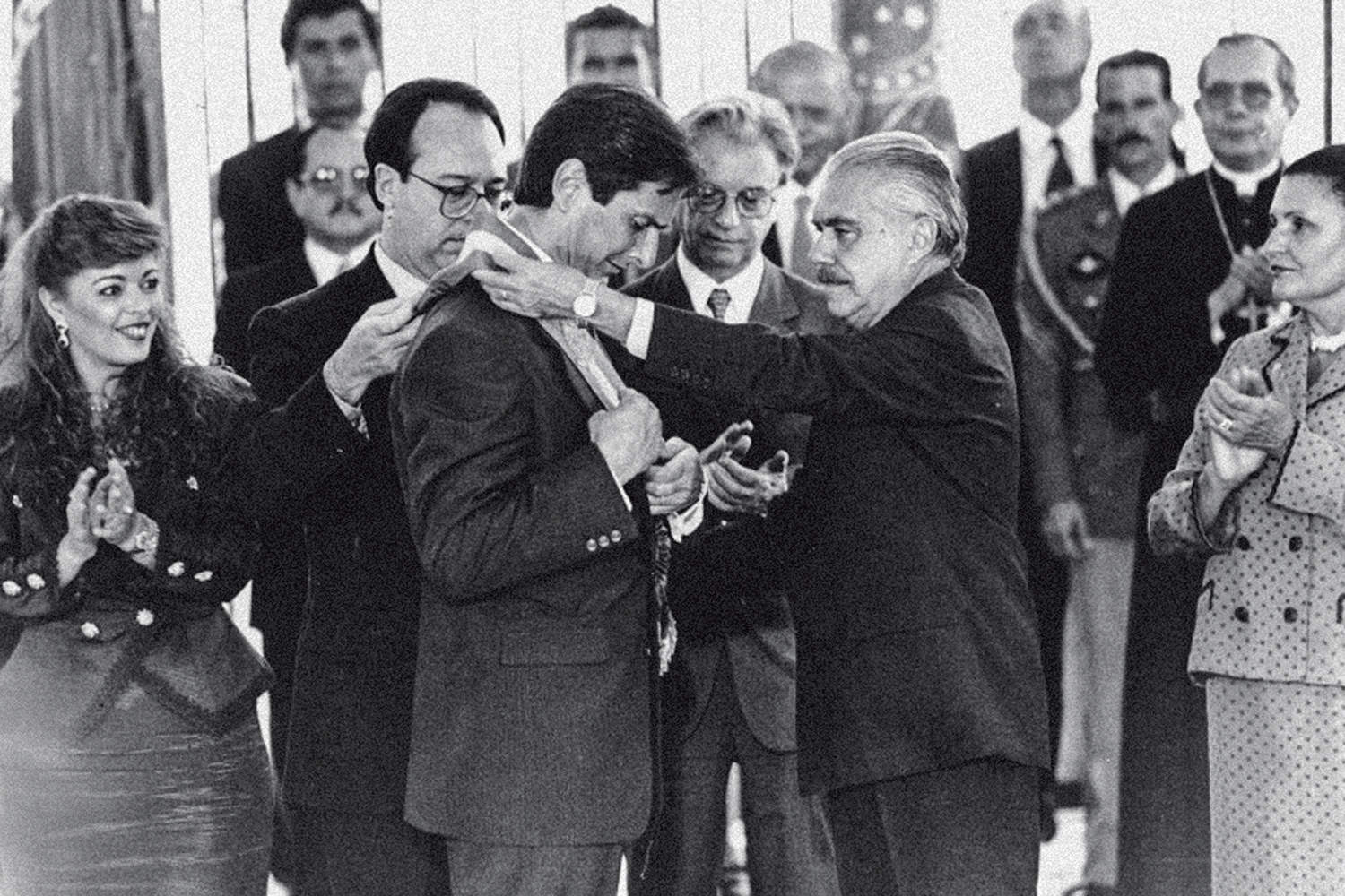 Polariza&ccedil;&atilde;o&ensp;- Sarney passa a faixa para Collor, em 1989: at&eacute; ent&atilde;o, era o pleito mais extremado