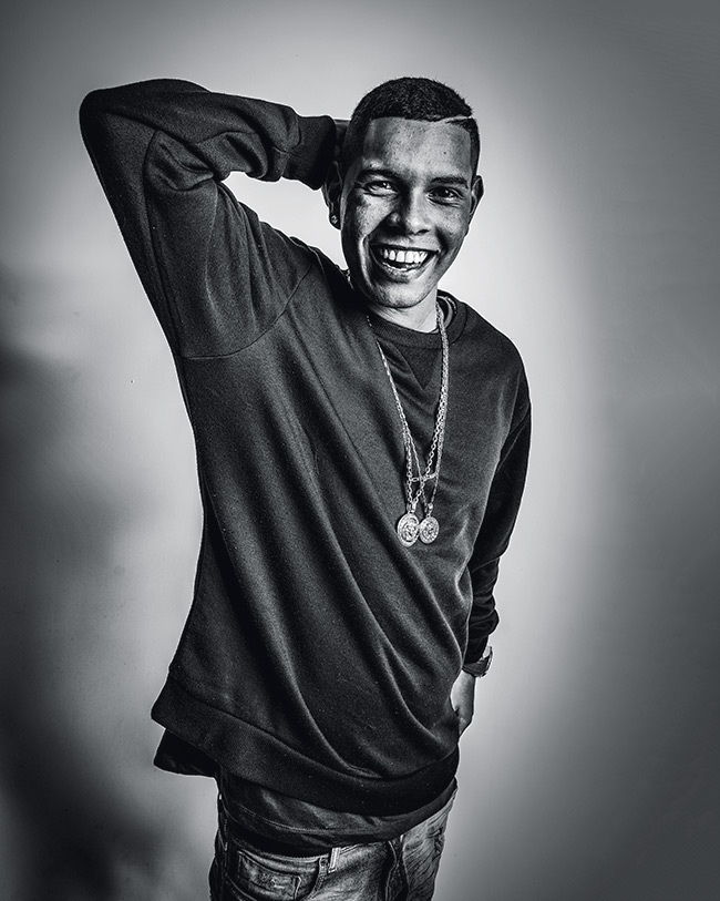 VOLTA POR CIMA&ensp; - Nando: os pais n&atilde;o queriam que ele fosse funkeiro. Hoje, o artista vive disso e ajuda a fam&iacute;lia