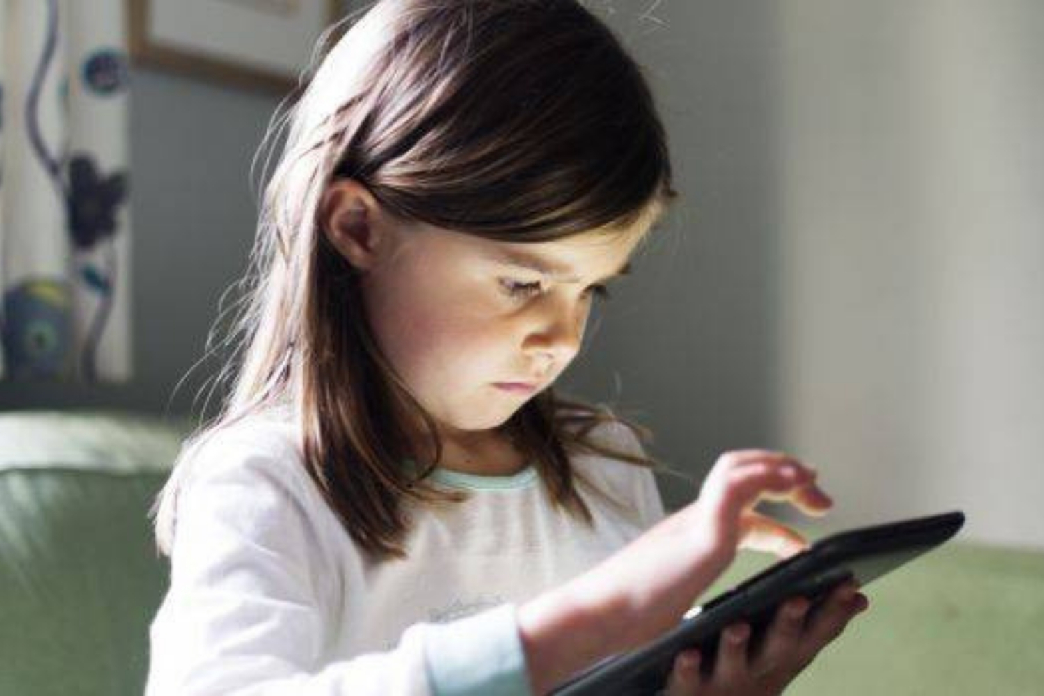 Tecnologia: Nos EUA, crianças de 2 a 10 anos passam pouco mais de duas horas por dia, em média, em frente à televisão, computador, tablet e celular