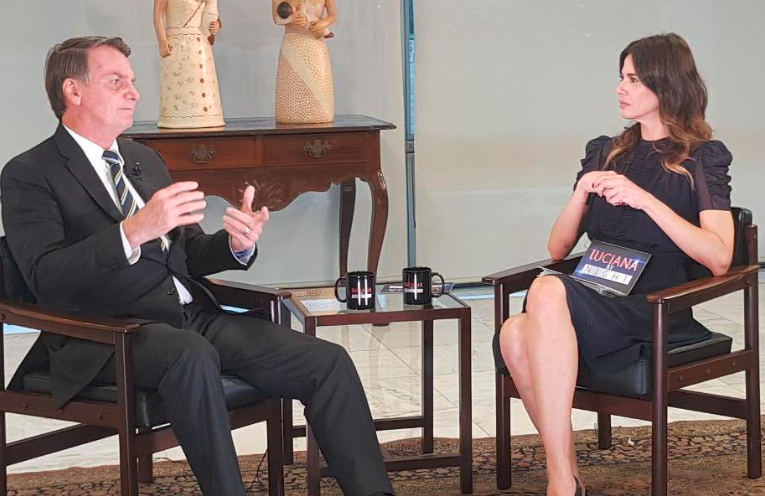 ‘Acredito já ter os votos para a reforma’, diz Bolsonaro a Luciana Gimenez