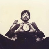 Megaexposição de Raul Seixas em SP tem 1º violão e manuscritos originais