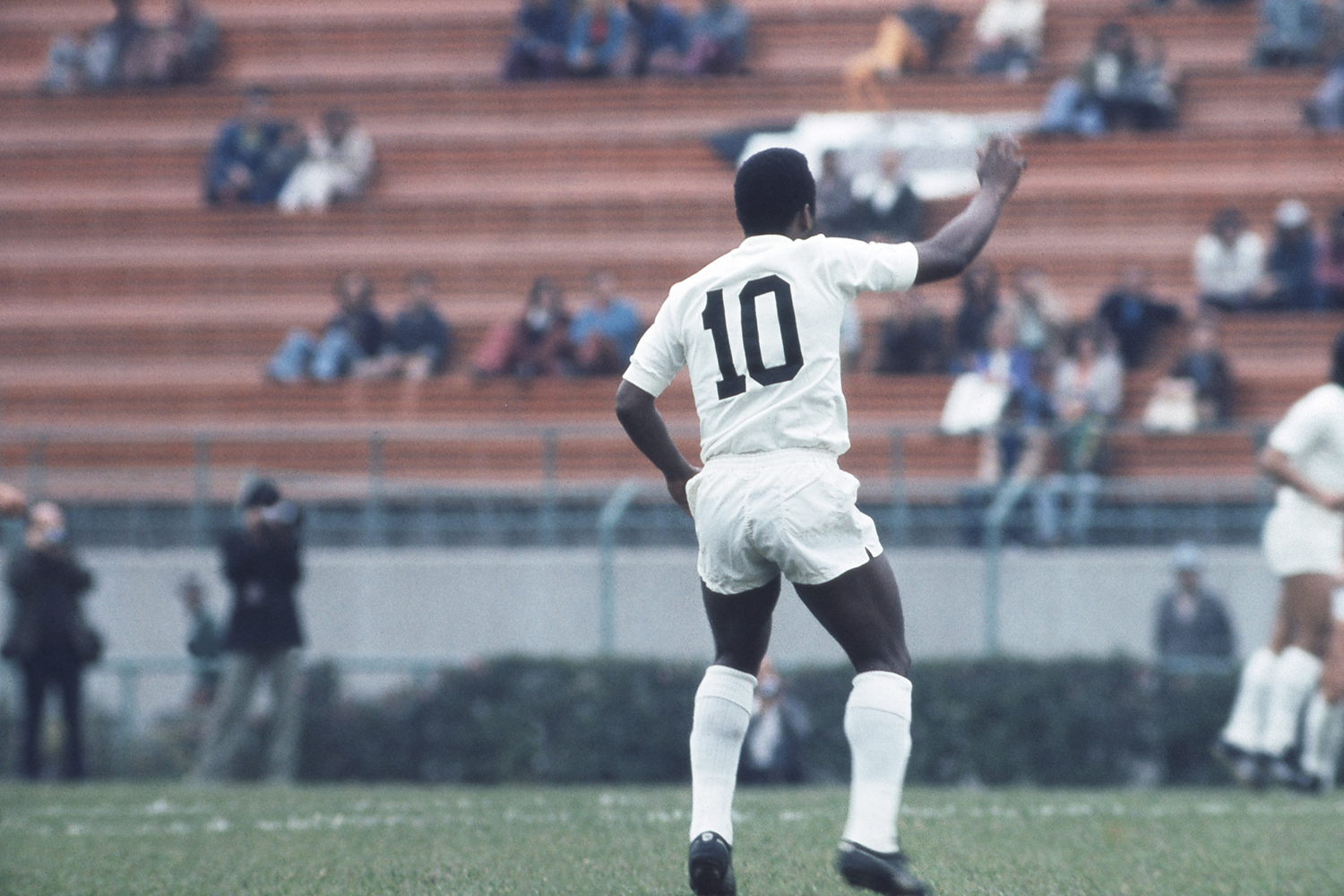 Pel&eacute; e a imortal camisa 10 do Santos -