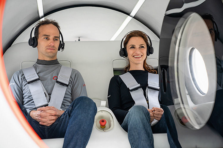 VOLUNT&Aacute;RIOS -&ensp;A primeira viagem: executivos da Virgin inauguram a c&aacute;psula -