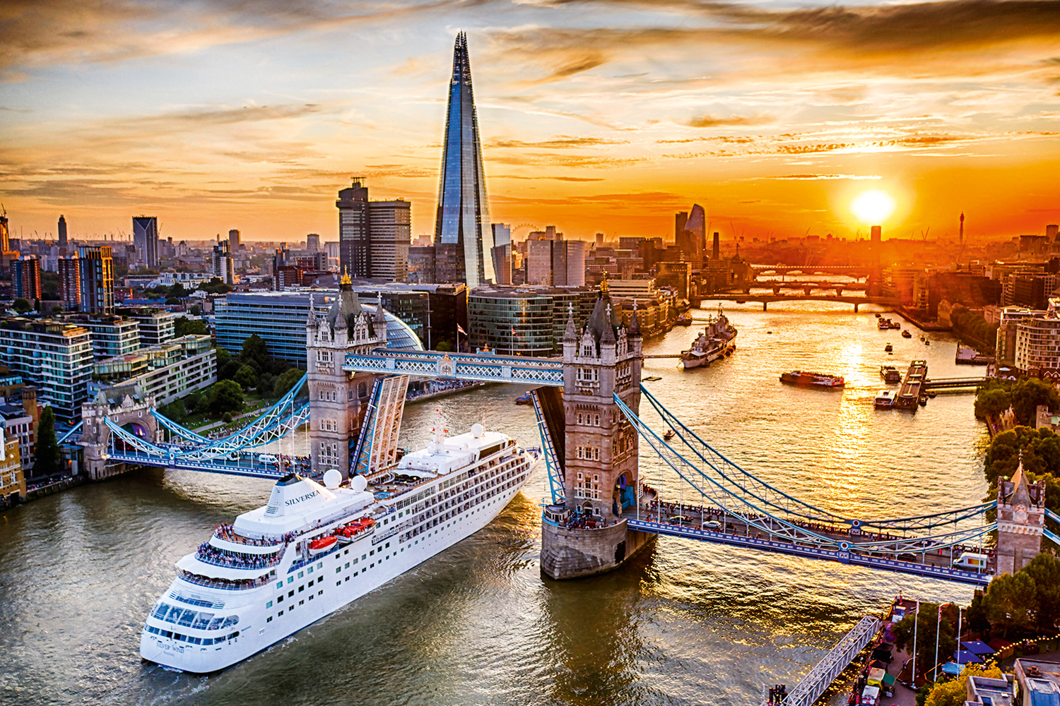 LOUCOS PARA VIAJAR -&ensp;Em Londres: brit&acirc;nicos contam os dias para curtir a temporada de ver&atilde;o em cruzeiros -