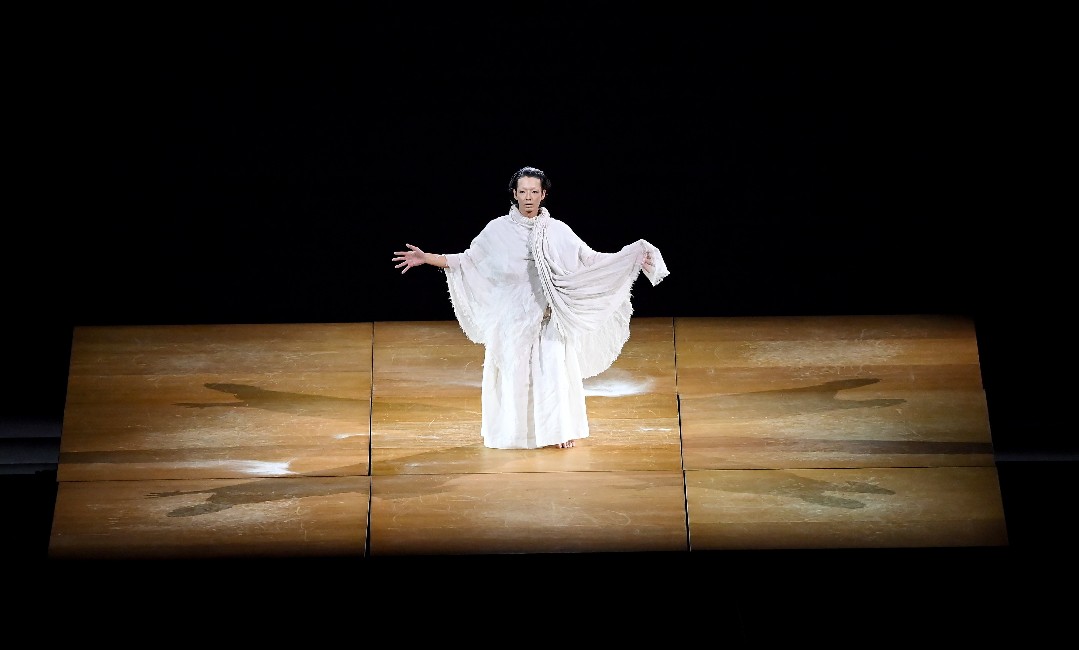 Mirai Moriyama se apresenta na abertura dos Jogo de Tóquio