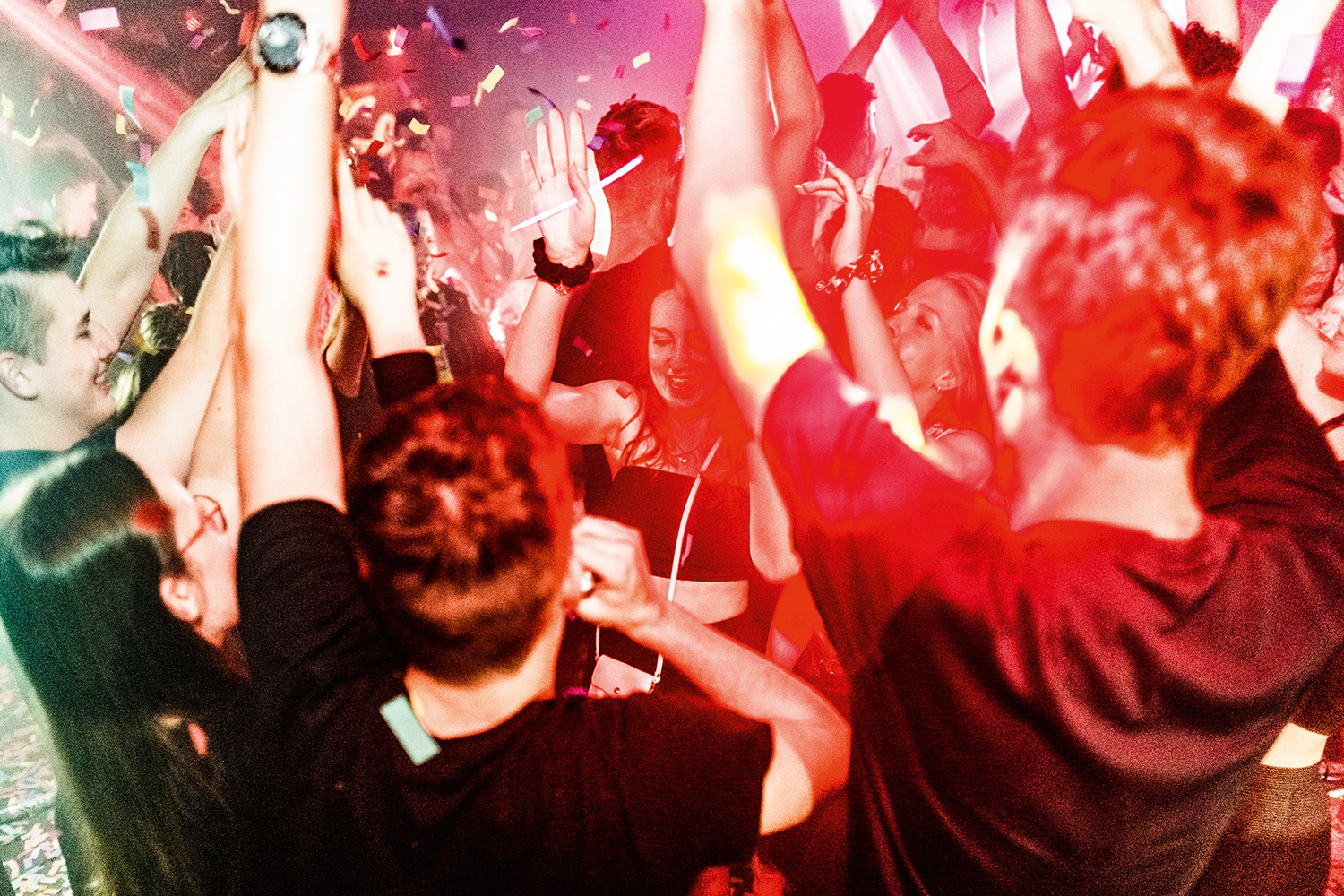 NA BALADA - Velhos tempos: jovens precisam de intenso conv&iacute;vio social