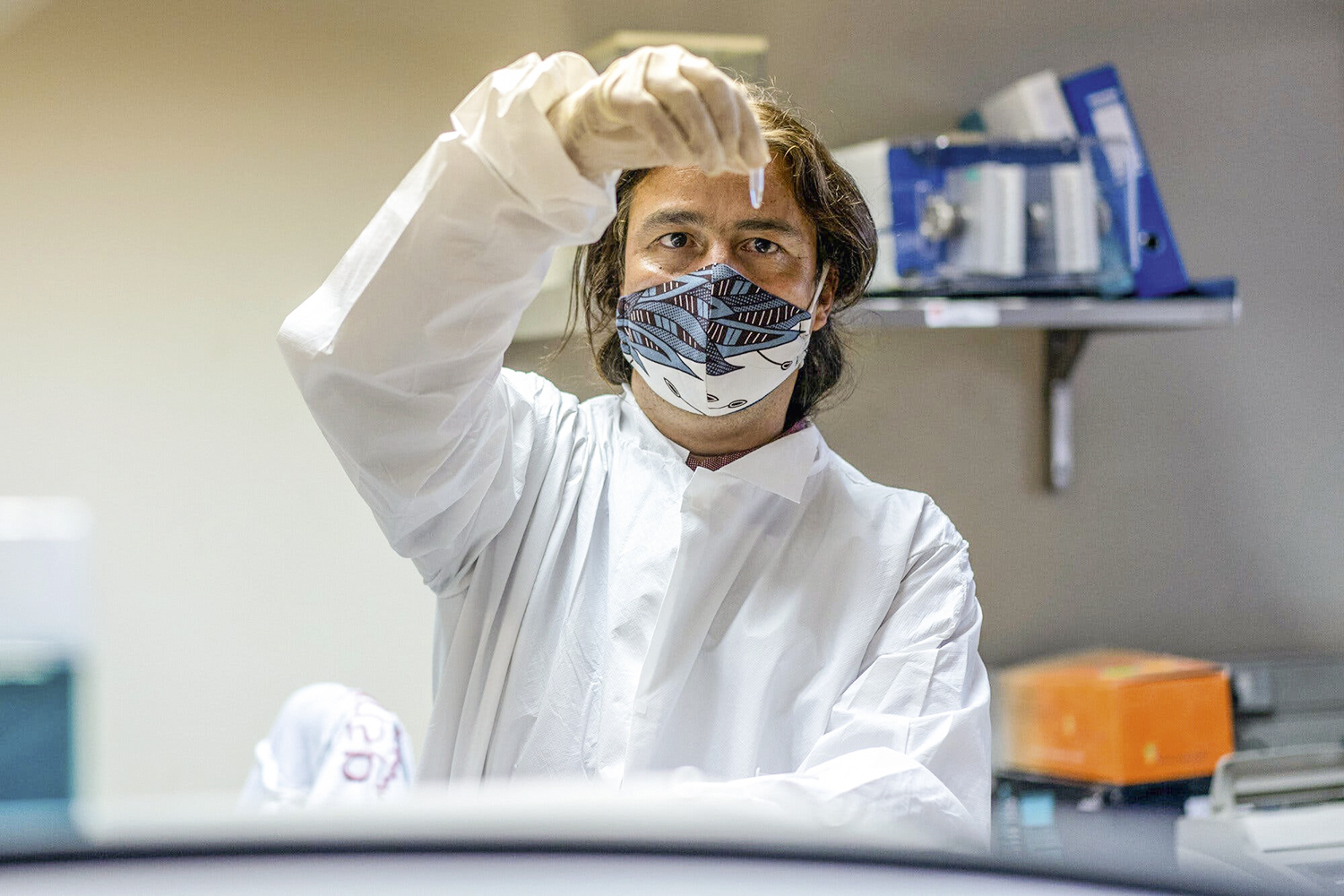 CONTRA O REL&Oacute;GIO -&ensp;Pesquisa: Oliveira coordena o time que detectou a cepa -