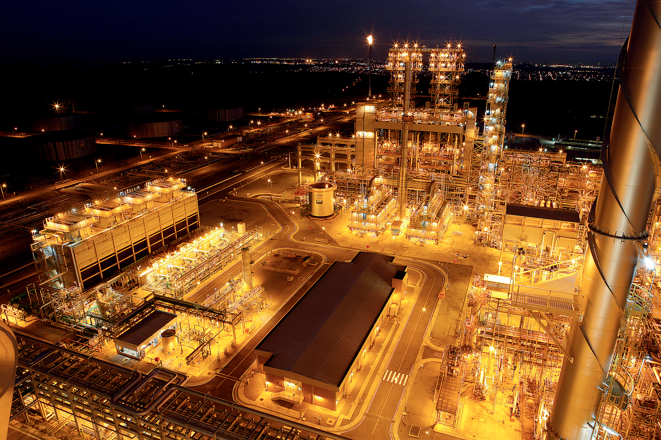 ALVO -&ensp;Refinaria da Petrobras: a privatiza&ccedil;&atilde;o da estatal seria um marco hist&oacute;rico -