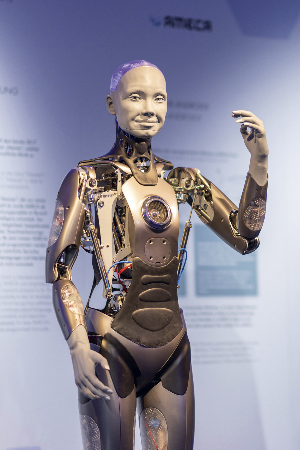 C&Oacute;PIA FIEL&ensp;- Rob&ocirc; Ameca: imita&ccedil;&atilde;o de express&otilde;es faciais humanas -