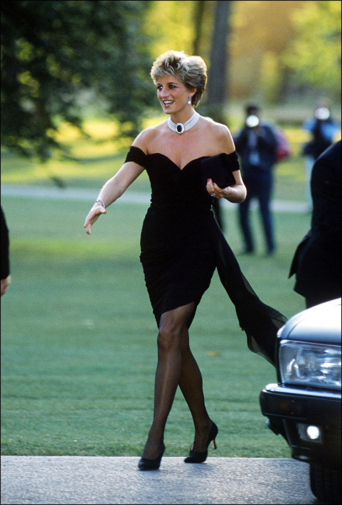 Princesa Diana e o \'vestido da vingan&ccedil;a\': ela roubou todos os holofotes do ent&atilde;o Pr&iacute;ncipe Charles, que confessava trai&ccedil;&atilde;o em rede de TV