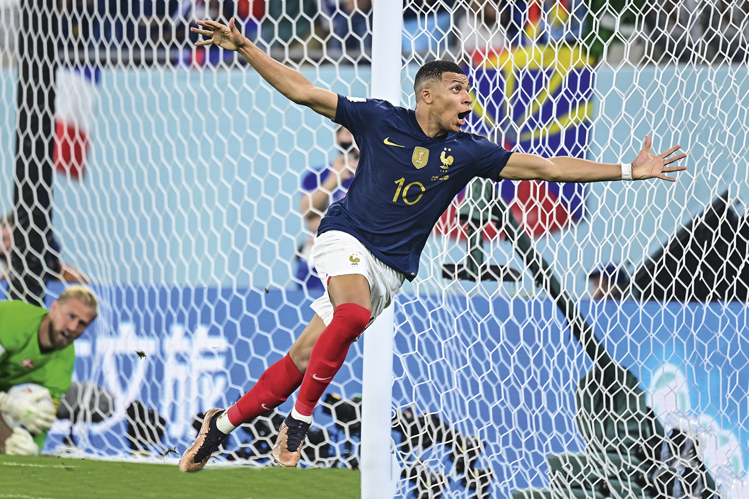 AMBI&Ccedil;&Atilde;O - O franc&ecirc;s veloz e forte, de 23 anos: a busca pelo bicampeonato que Pel&eacute; conseguiu -