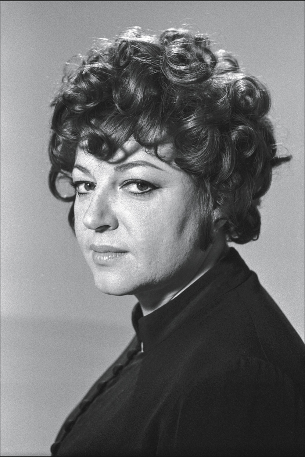 R&Eacute;GINE CHOUKRONCantora e empres&aacute;ria