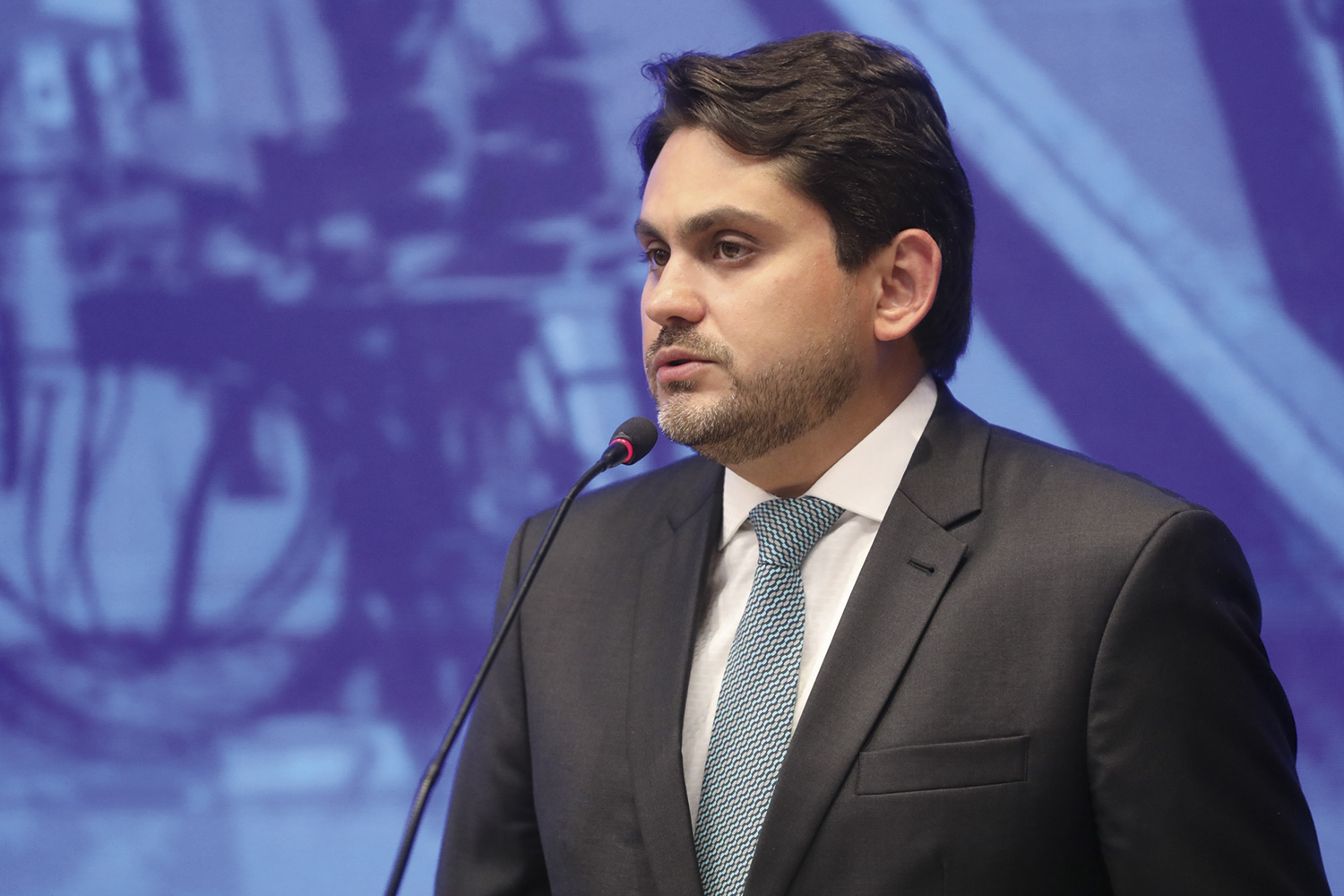 FOGO AMIGO -&ensp;Juscelino: certeza de que o colega est&aacute; por tr&aacute;s da artilharia pesada disparada contra ele