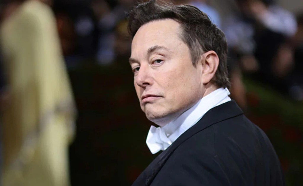 Elon Musk aproveita caso de Bronny James e reforça fake news contra vacina