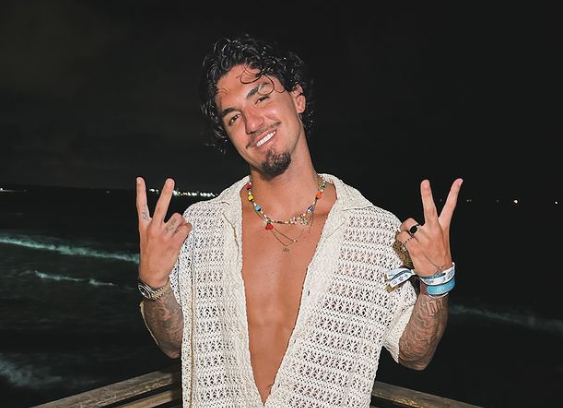 Gabriel Medina revela guardar presente dado por Luiza Brunet, mãe de ex
