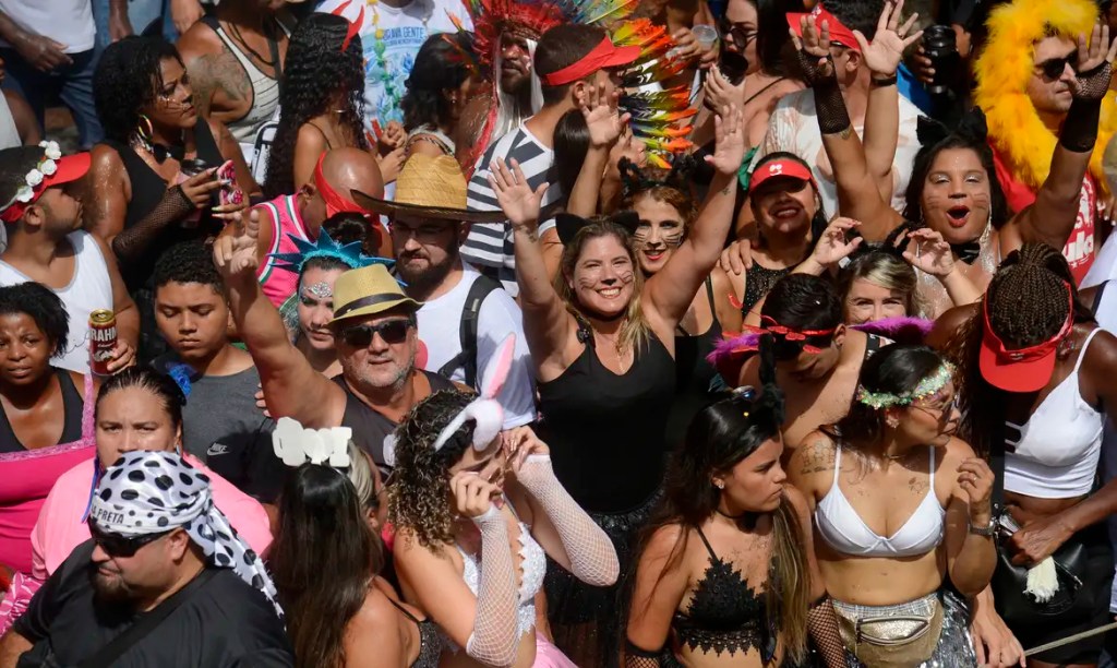 Sete em cada dez mulheres temem sofrer assédio no Carnaval, diz pesquisa