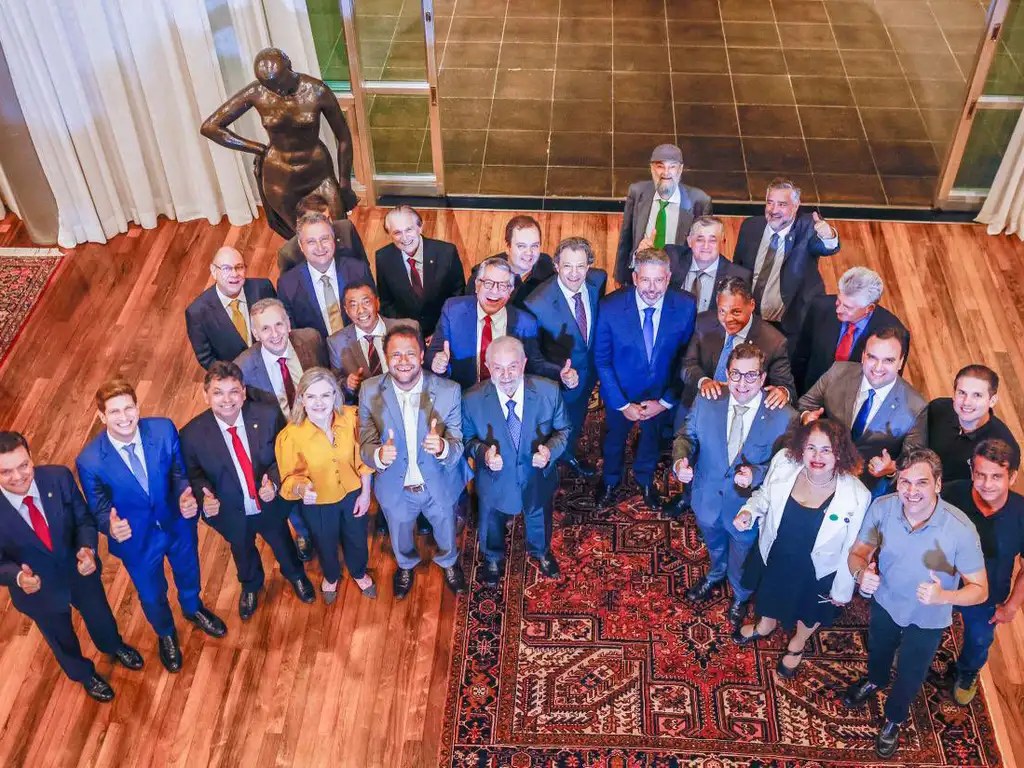 No Alvorada, Lira diz a Lula que não haverá “pauta-bomba” na Câmara