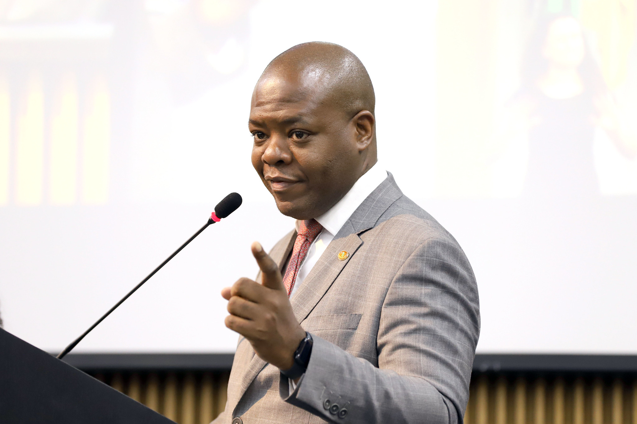 Ministro Silvio Almeida em Sessão do Conselho da Comissão de Anistia (Comunidade Tradicional dos Camponeses da Pedra Lisa e Adjacências e Federação das Associações de Favelas do Estado do Rio de Janeiro – FAFERJ).Esplanada dos Ministérios, Brasília. 23-08-2024