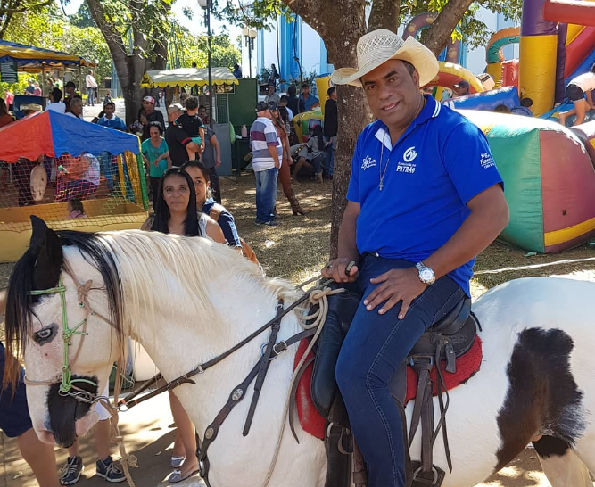 O candidato que tem apoio do PL de Bolsonaro, do PT de Lula e do PSol de Boulos