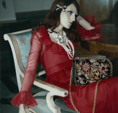 Inspirada em Roma, de Fellini, campanha da Valentino traz o glamour da decadência