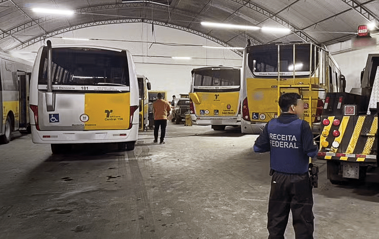 FROTA ILEGAL&ensp;- Garagem de empresa ligada ao PCC: grupo multiplicou n&uacute;mero de atividades