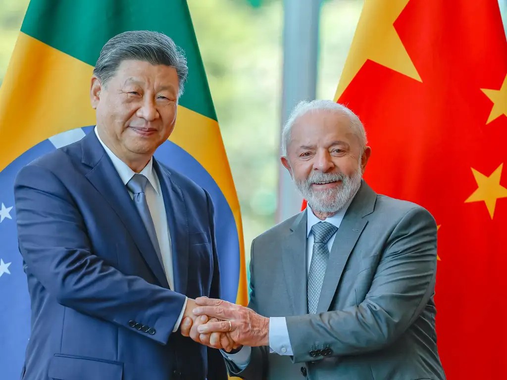 Brasil toma atitude inédita em 23 anos para estreitar relações com a China
