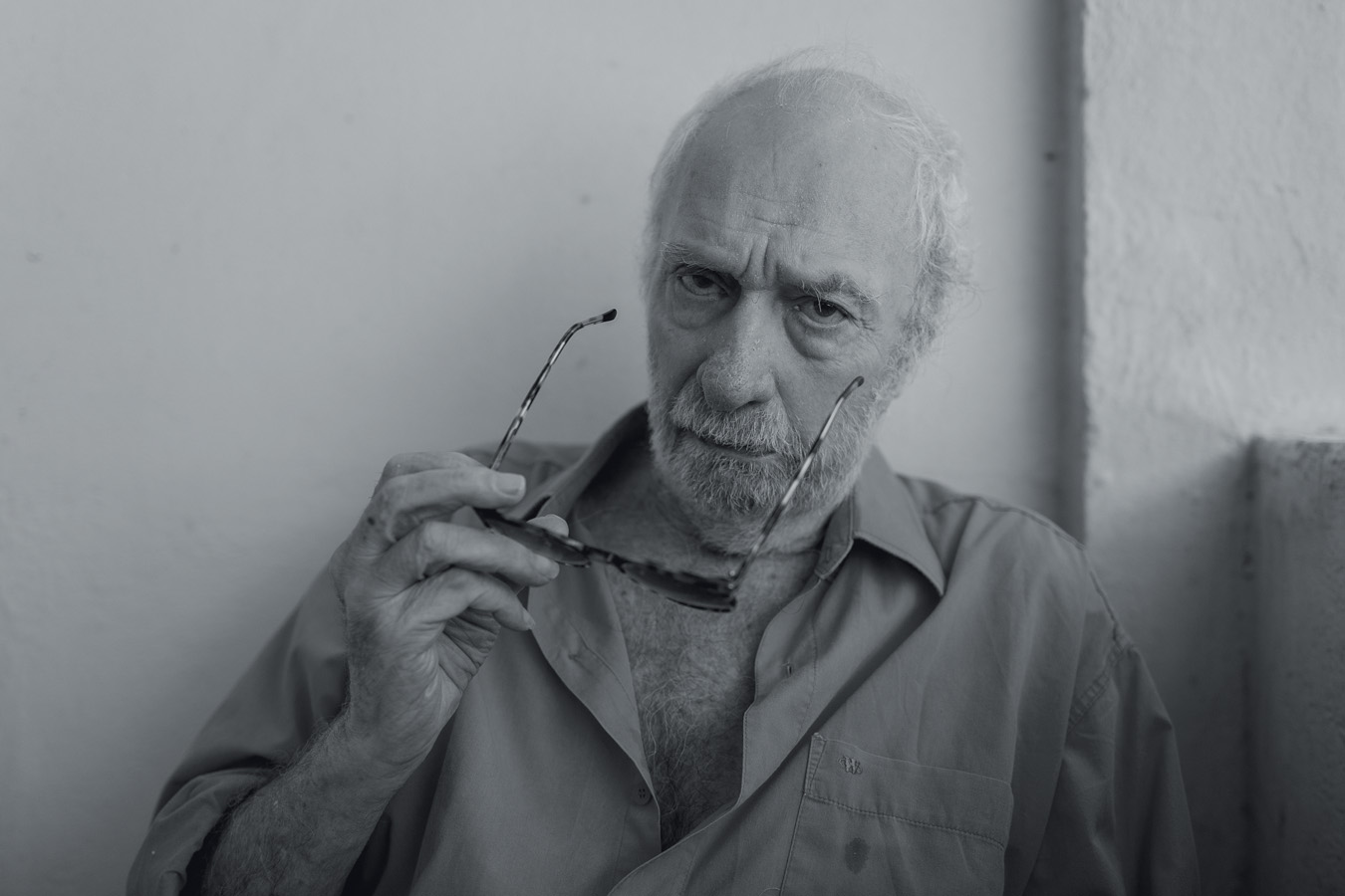 *ARQUIVO* RIO DE JANEIRO, RJ, 24.03.2023: Retrato do ator Paulo C&eacute;sar Pereio, no Retiro dos Artistas, onde mora atualmente, no Rio de Janeiro. (Foto: Eduardo Anizelli/ Folhapress)