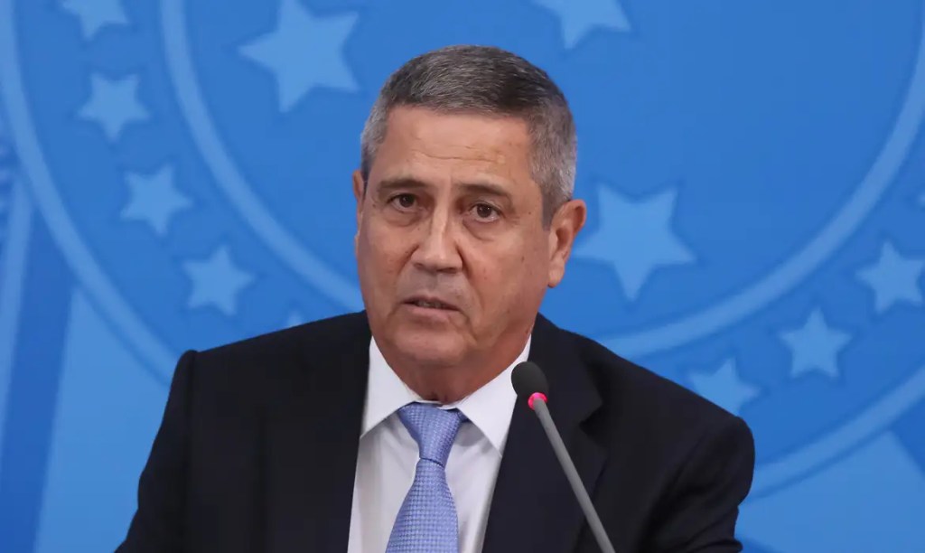 Defesa de Braga Netto pede que STF investigue mensagens de Cid divulgadas por VEJA