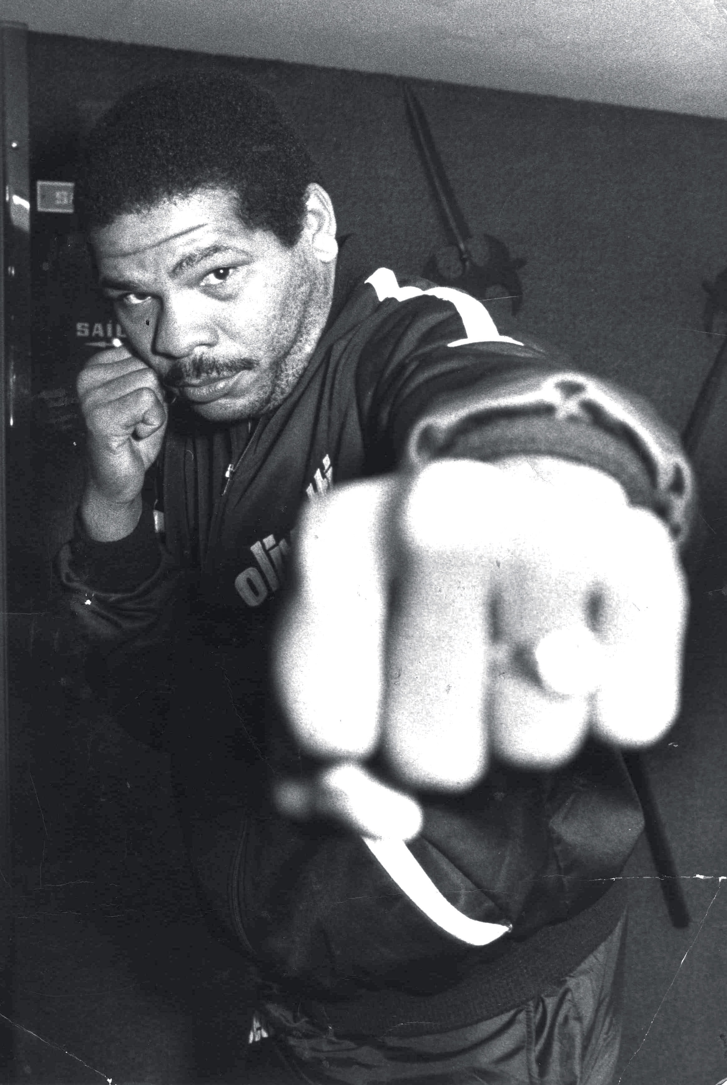 1985 LOCAL DESCONHECIDO, 00-00-1985: Boxe: o pugilista Maguila posa para foto. (Foto: Sergio Tomisaki/Folhapress, 0099)