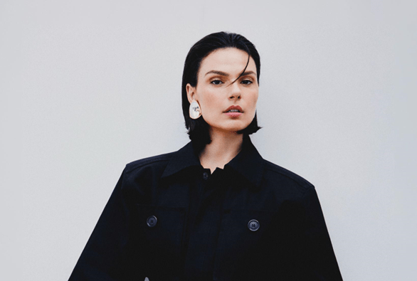 A reação de Isis Valverde após prisão de stalker que a perseguia sem parar