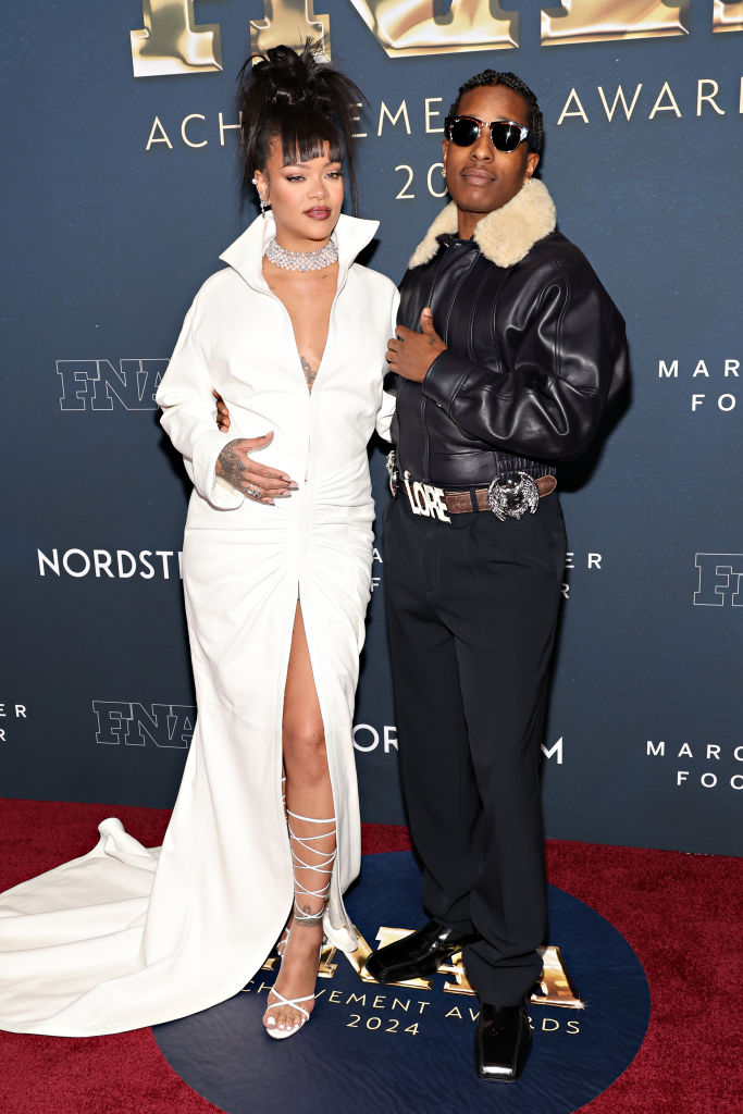 Rihanna e A$AP Rocky. Ela, fashionista das mais ousadas. Ele, super moderno. Juntos, n&atilde;o passam despercebidos
