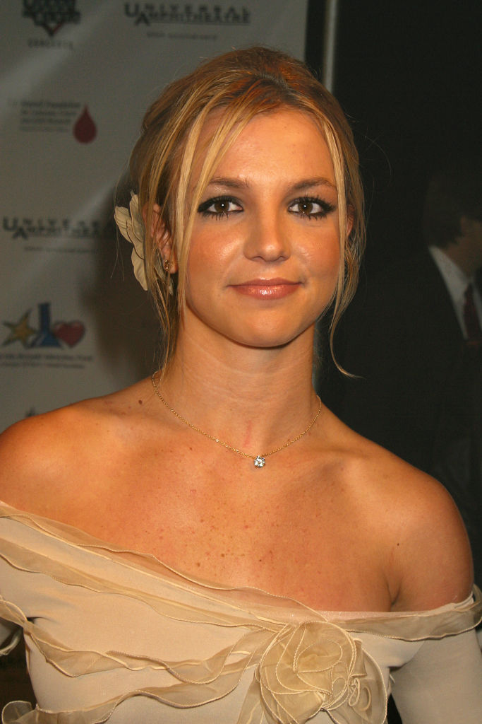 Britney Spears no Neil Bogart Tour for a Cure Children's Choice Award 2002