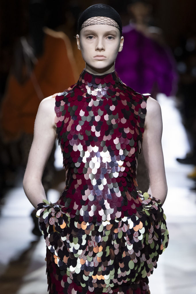 Dries Van Noten: avan&ccedil;o na linguagem de moulage de Julian Klausner